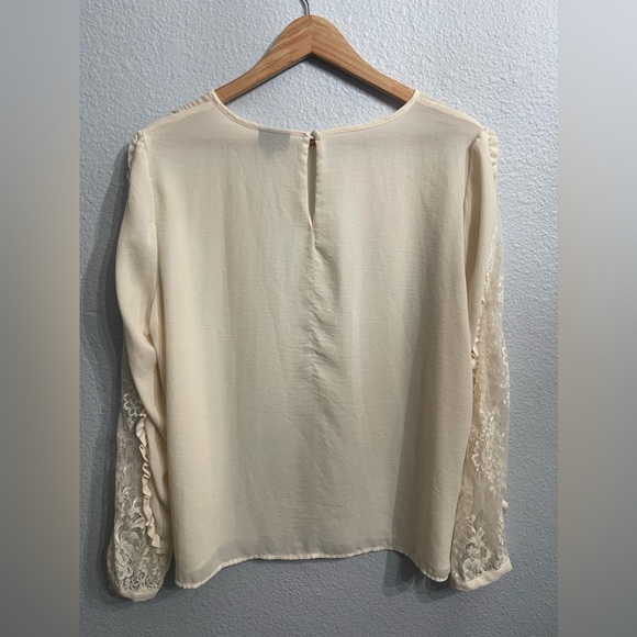 EUC XL Beige Lace sleeve Blouse - Picture 2 of 9